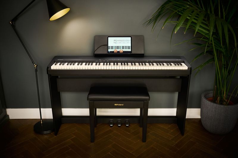 Roland FP-40 Digital Piano m/ førsteklasses Piano Reality-teknologi, Bluetooth, Black