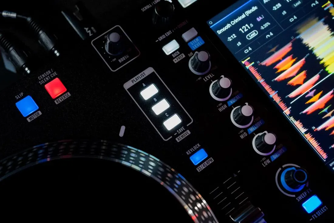 RANE SYSTEM ONE – Alt-i-ett frittstående motorisert DJ-system