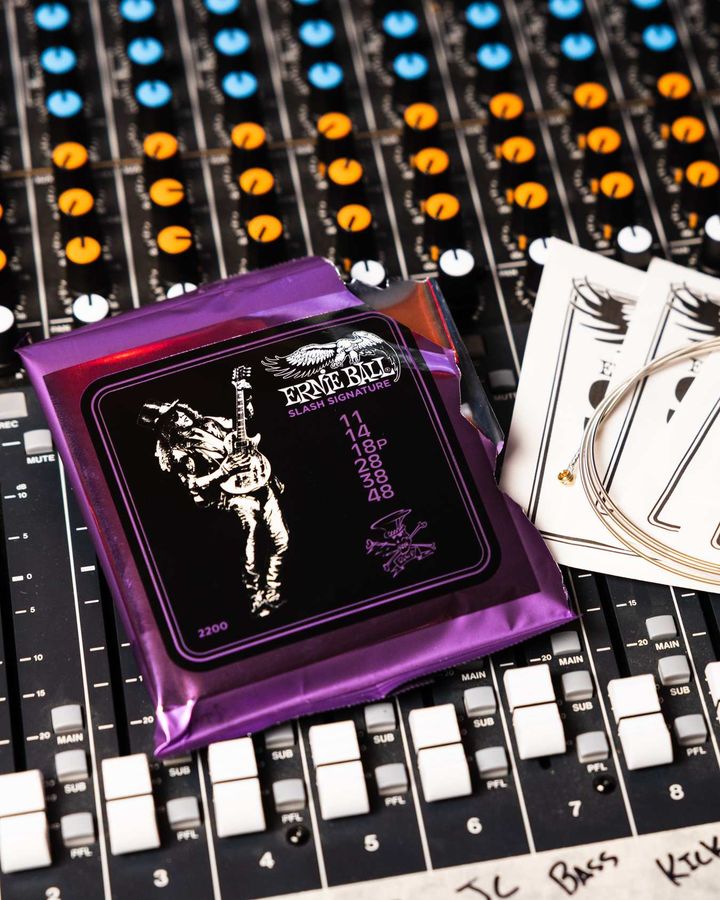 Ernie Ball  EB-2200 Slash Signature Strings  Plasma Enhanced Nickel Plated Steel Wrap, 11-48